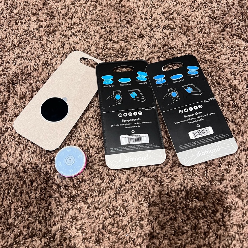 PopSocket Bundle - NWT - Picture 2 of 2